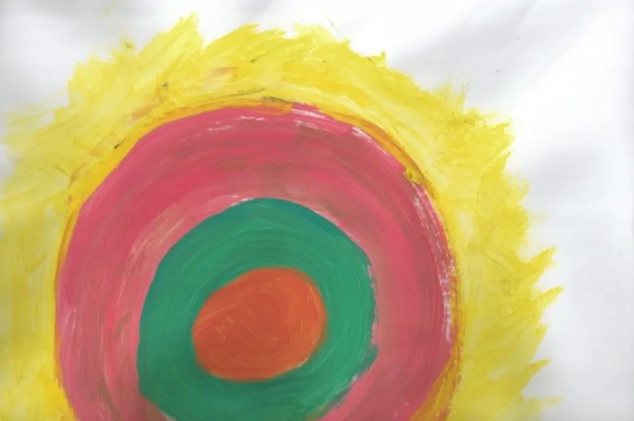 ציור עיגולים מתוך תהליך טיפולי — עיגול פנימי כגרעין עצמי